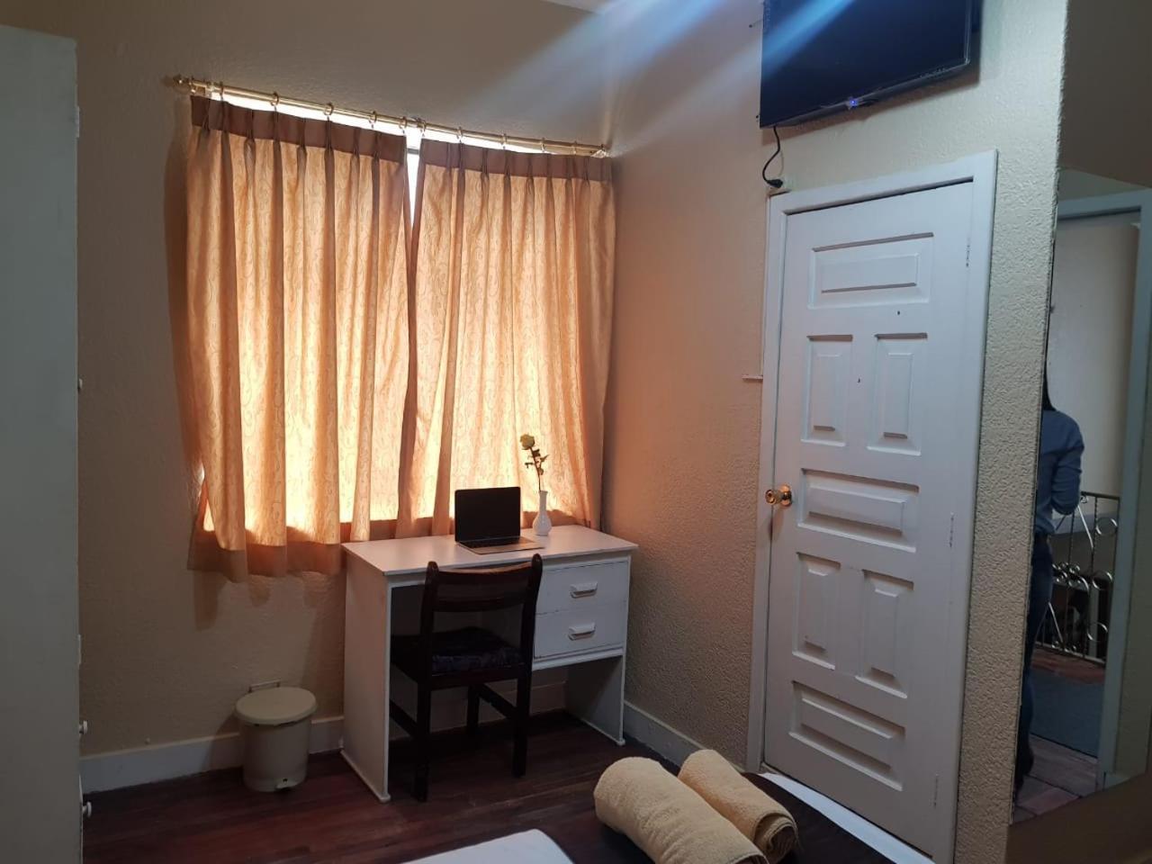 Hostal Loro Verde Quito Kültér fotó